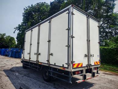 2021 Hino xzu730r 18ft 10 door Fibre box 7500kg