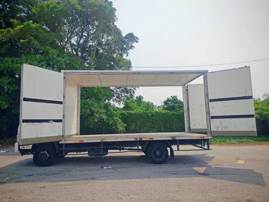 2021 Hino xzu730r 18ft 10 door Fibre box 7500kg
