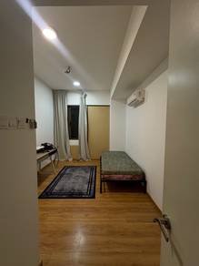 Middle Sharing Room For Rent (Lake Point Residence)