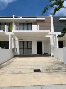 Country Villa Resort Fully Furnished Double Storey Terrace, Bemban