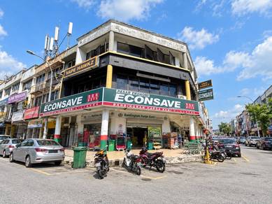 TTDI Jaya Shah Alam Main Road Corner