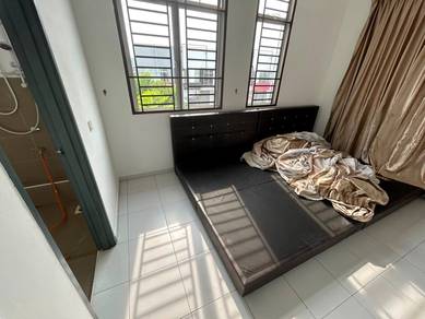 8 Avenue BukitIndah 2Storey End lot With Land For Sale!Extra 24FtLand!