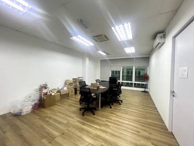 Bandar Puteri Puchong 3 storey Shoplot Walking Distance to LRT