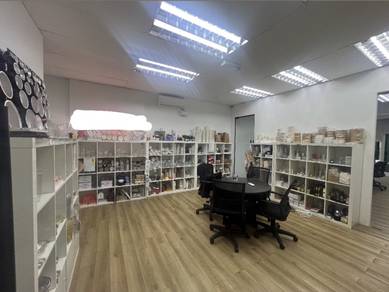 Bandar Puteri Puchong 3 storey Shoplot Walking Distance to LRT