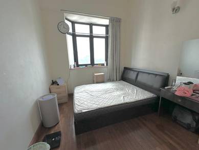 Medium Room w Parking 