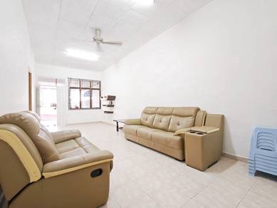 Taman Daya / 1 Storey House / 3 beds / 2 baths