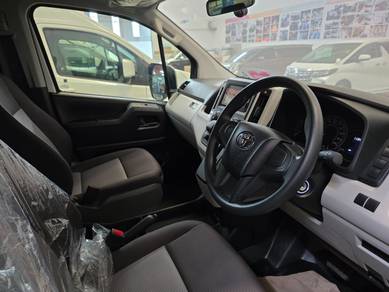 Toyota HIACE 2.8 SLWB Free Power door & boot
