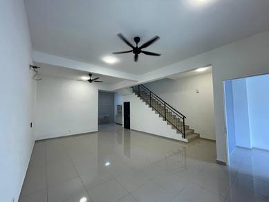 Kulai Double Storey Terrace / Gated Guarded / Have Aircon