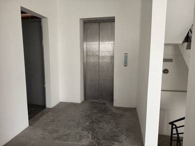 Taman Mount Austin, Corner 4 Storey Shop (For Rent)