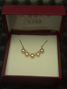 Original Pearls necklace with jewelry box