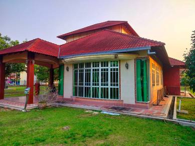 (MURAH) Renovated Banglo 2 Tingkat menghadap Jalan Utama ke Bdr Muar