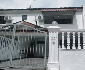 Rumah (double storey)  yang luas dan tenang