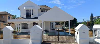 Large Beautiful Corner  Double Storey Bungalow