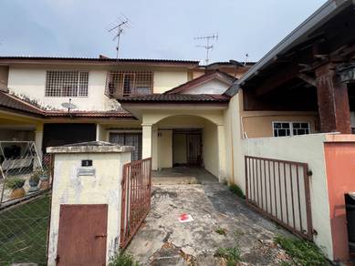 [STRATEGIK AREA] Teres 2 Tingkat Taman Cempaka Banting Untuk Dijual