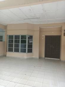 Well Maintained Unit, Quiet, Lots of parking spaces,