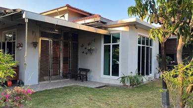 Renovated corner lot bungalow Taman Belimbing Setia Melaka for sale‼️