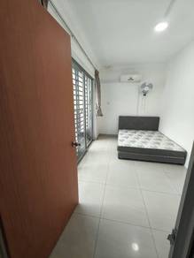 Suriamas suites / Balcony room / Low Deposit / to ciq 10 mins / Larkin
