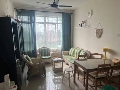 Cheap buy! All Seasons Park condo for sale at Farlim