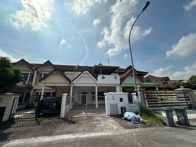 Double Storey Taman Mutiara Rini / 4bed / Partially / LOW RENTAL