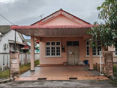 Bungalow House With Solar FIT Income
