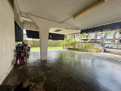 Serene environment, expansive carporch, Island Park semi-D, No split