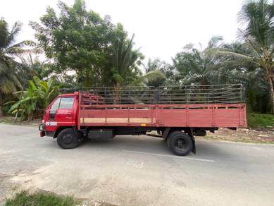 Lori Daihatsu V116 17ft Tahun 2008 Green Engine