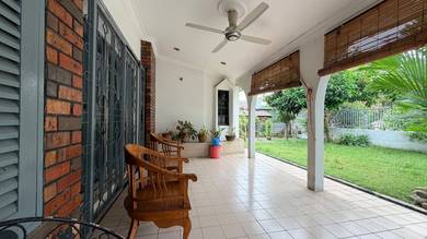 Spacious well maintained Bungalow with KLCC View