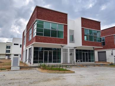 Direct Owner Corner Lot Bandar Puteri Jaya Semi-D For Rent