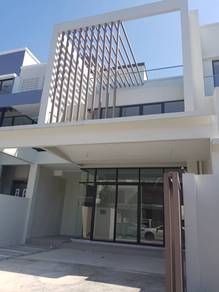 3 Storey Superlink for rent