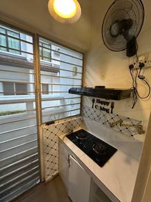 Full Aircon with Kitchen Top Gated Guarded Cradleton House,EcoMajestic