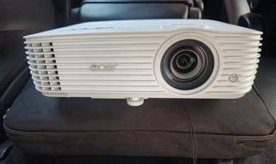 Acer 4800 lumens Projector