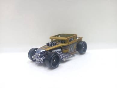 Hot Wheels Bone Shaker 2022 HW Dream Garage Diecas