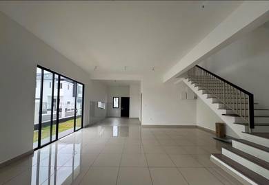 Nearby Tasik Cyber View | 20x70 4R3B Freehold | 2 Storey Cyberjaya