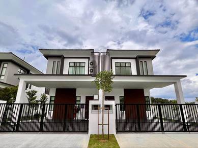 Semi D 40x85 Freehold/ Gated Guarded 24 hrs/ Free All Legals /Ready in
