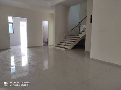 2.5-storey-Terraced-House-for-sale-Ayer-Keroh-Melaka-1