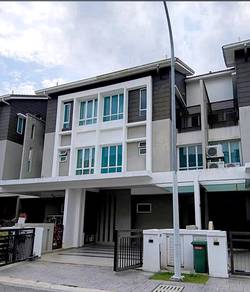 Tiara South Semenyih-3 Storey Terrace House For Sale- Nice unit As New