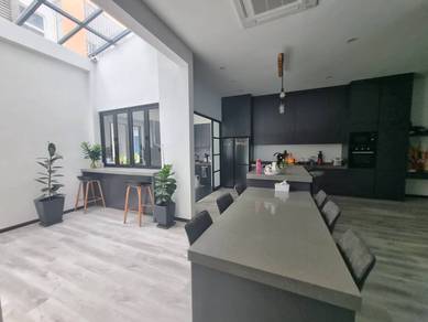 Luxurious English Style Designed Bungalow For Sale