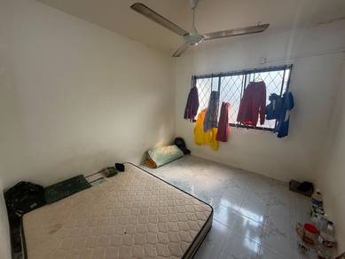 Ground floor flat @ Cempaka Tampoi for sale!