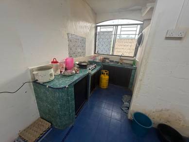 Ground floor flat @ Cempaka Tampoi for sale!
