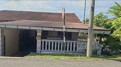 rumah tepi yang luas