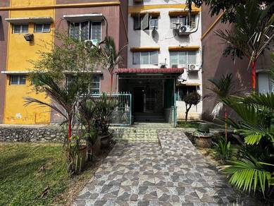 Iris Apartment (Saujana Utama)
