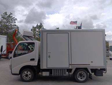 Toyota LY230 refregerated box 4x2