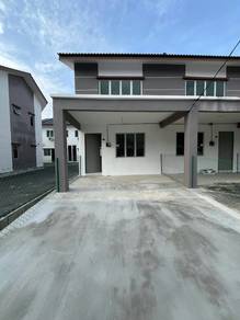 Rumah baru end lot Scientex.