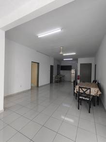 High floor clean and tidy partly furnished 3R 3B 2cp ready move in
