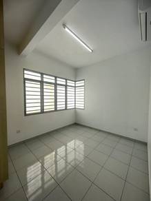 High floor clean and tidy partly furnished 3R 3B 2cp ready move in