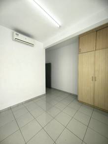 High floor clean and tidy partly furnished 3R 3B 2cp ready move in