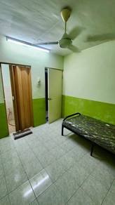 [Master Room with Toilet] Rumah Sewa , Bukit Beruntung
