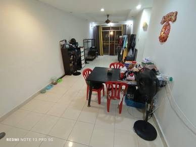 Kipark apartment / 3 bed 2 bath / Tampoi / Nego / Good condition