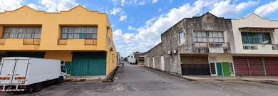 2 Sty End Lot Factory 25x80 sqft @ Bukit Serdang, Seri Kembangan