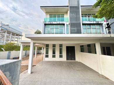 (CORNER BIG LAND BELOW 1 MILL) 3 Storey Bangi Avenue 3,Seksyen 7,Bangi